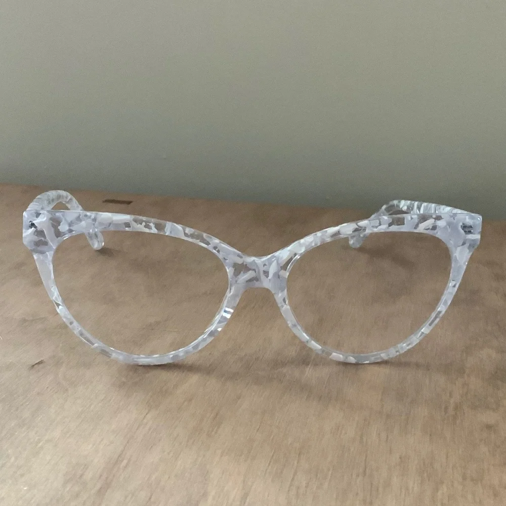 Cay eyeglass frames - Picture 1 of 2